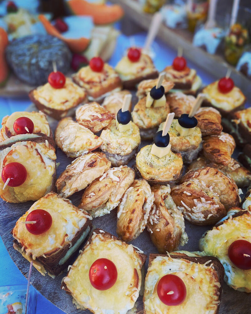 feuilleté poivron tomate, croque chèvre, croque saumon, croque jambon