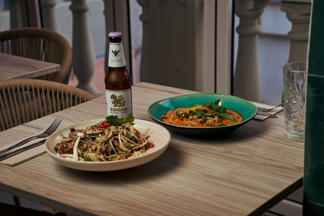 Red Thai curry, Pad Thai & Singha