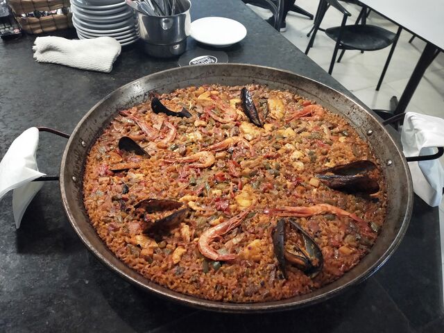 Paellas para llevar o tomar en el Restaurante