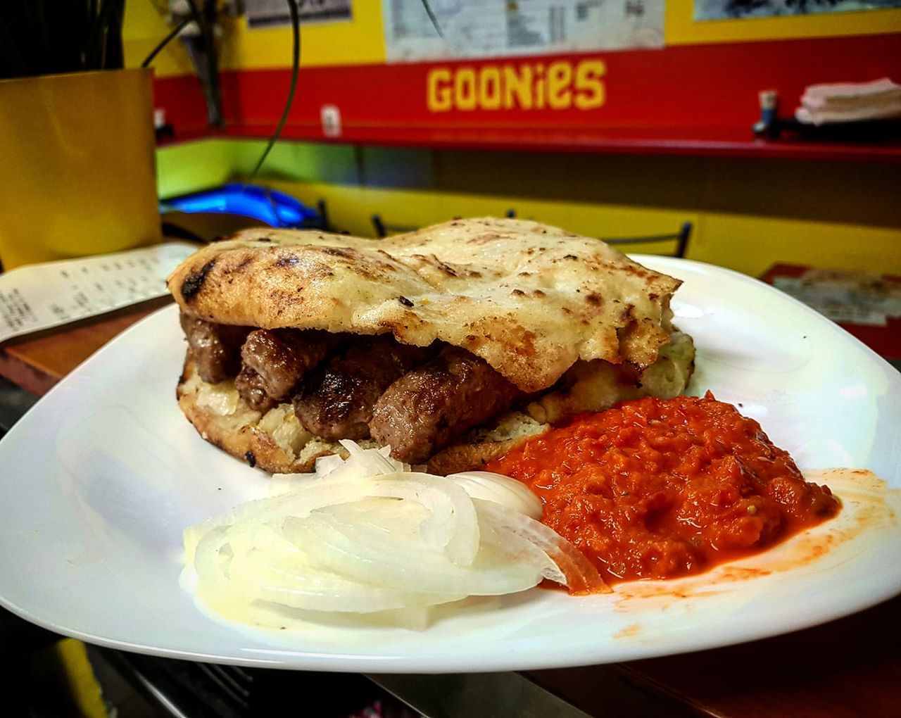 Naši neizbježni Juneći čevapčići koje smo od nedavno promjenili.
Sa naravno finom 