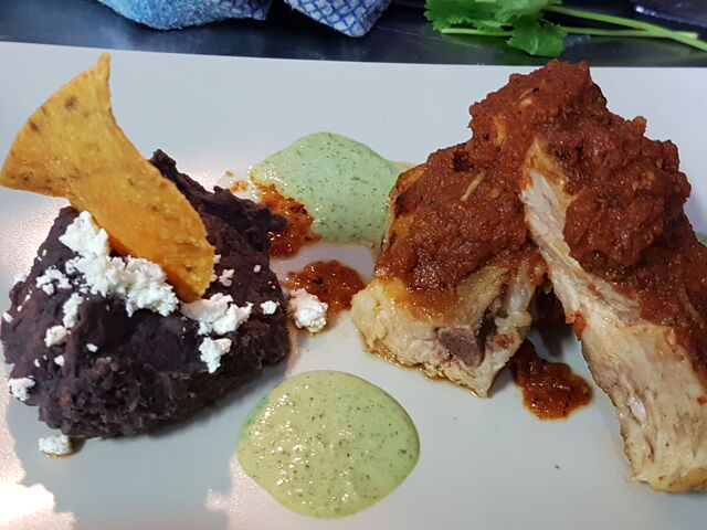 costillas de ternera o cerdo en adobo mexicano (manchamanteles)