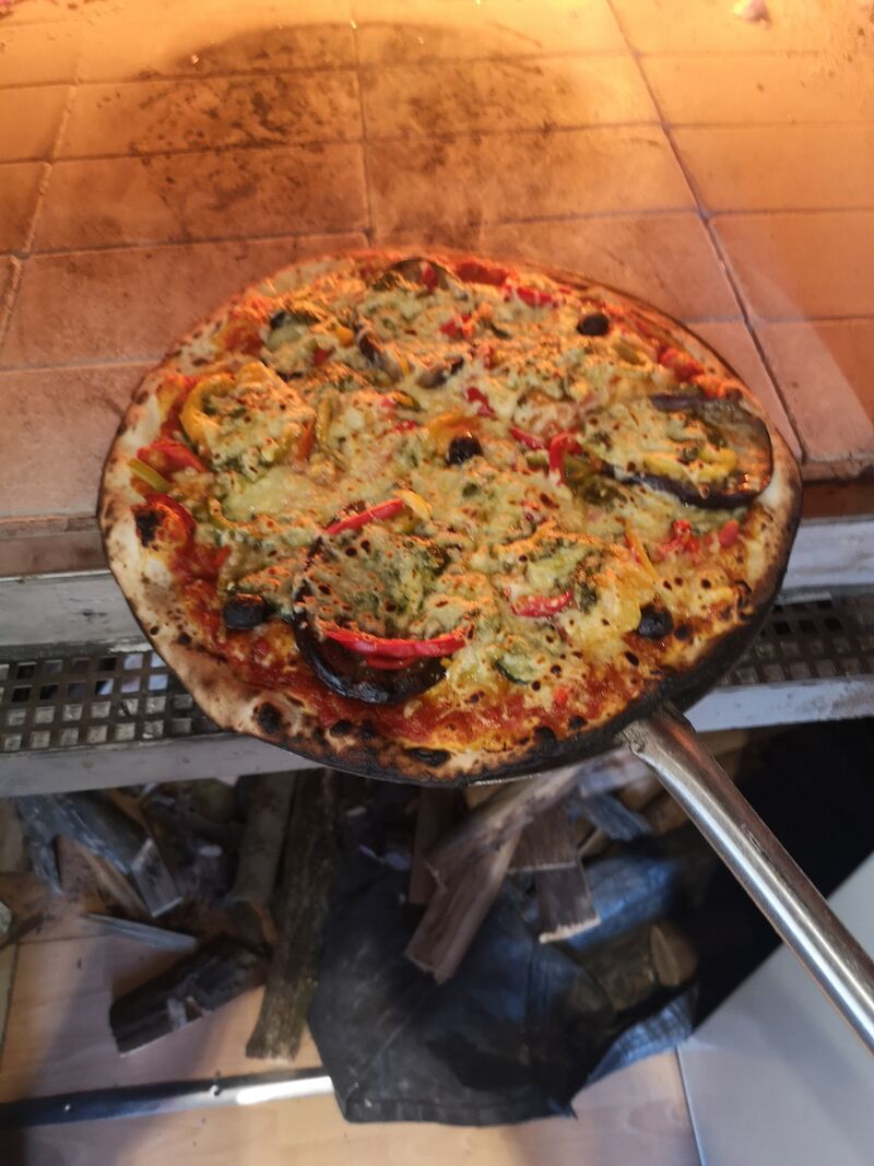 Une végétarienne sortie du four à bois 