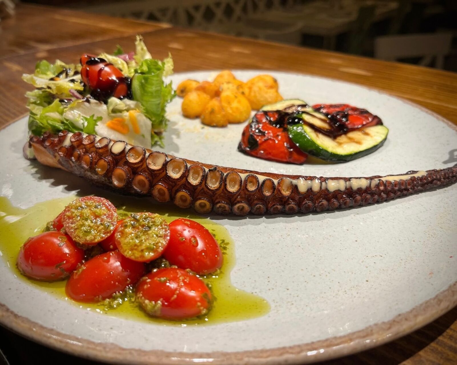 Htapodi Sharas — grillowana macka ośmiornicy