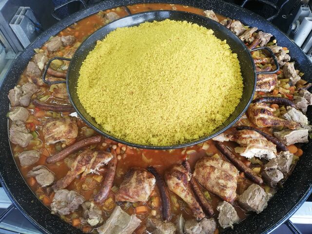 Couscous service traiteur avec pret du matériel pour réchauffer 