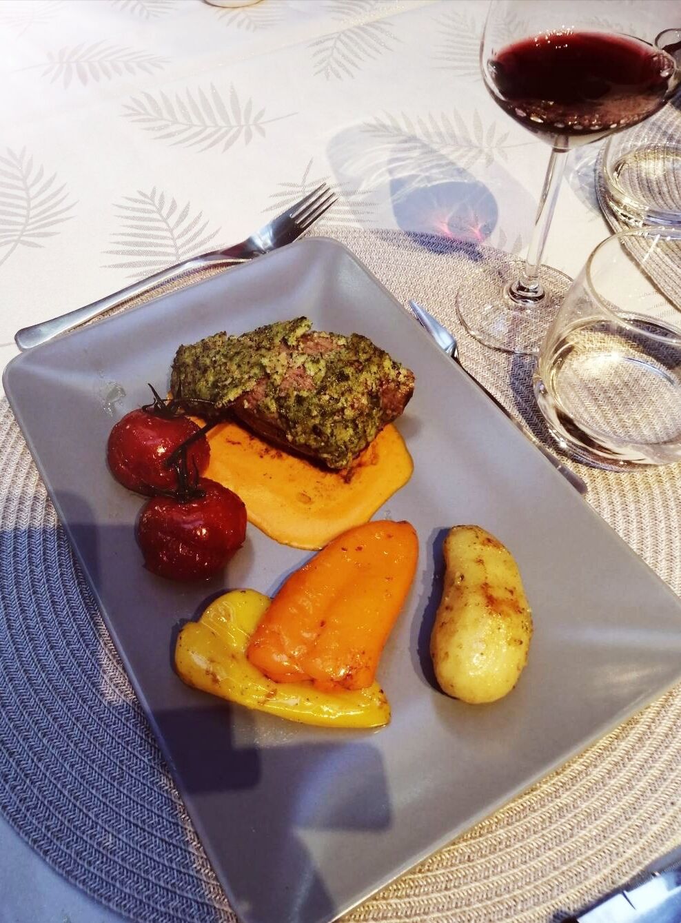 Bœuf en croute d'herbes et légumes du soleil