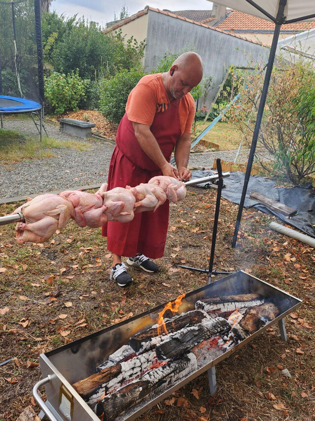 préparation des poulets à cuire