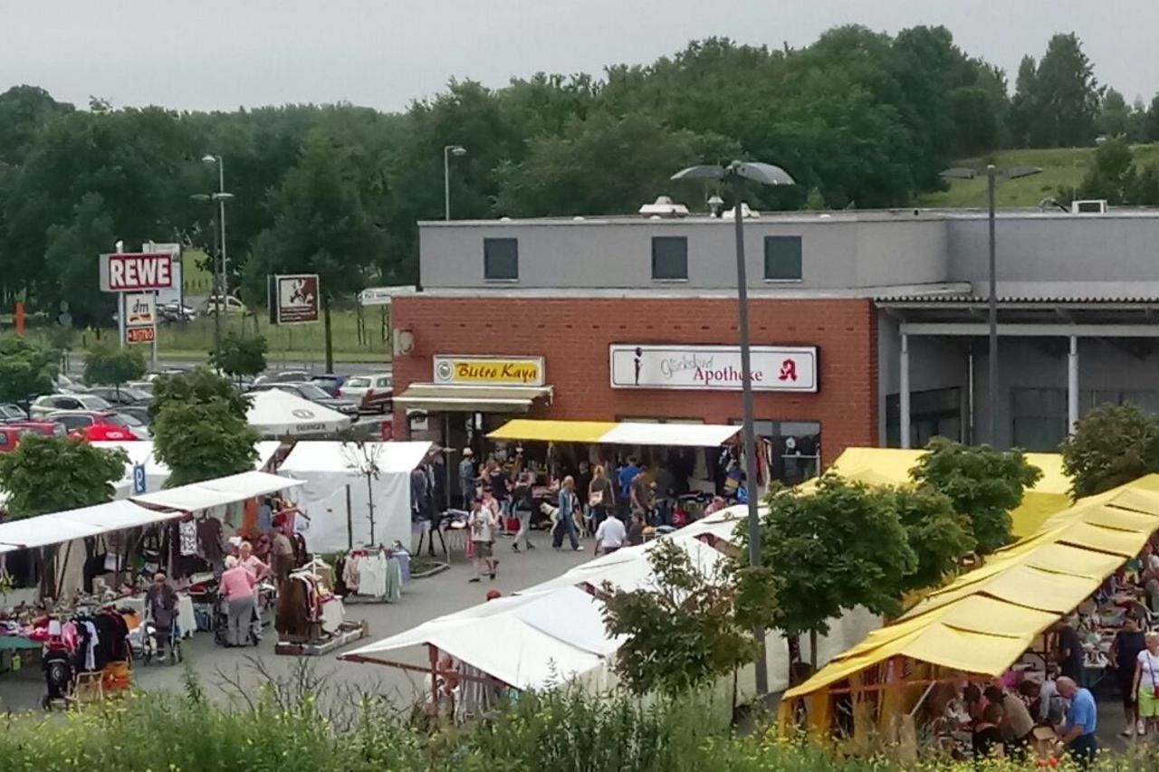 Trödel-Saion-Eröffnung am .13.04.25