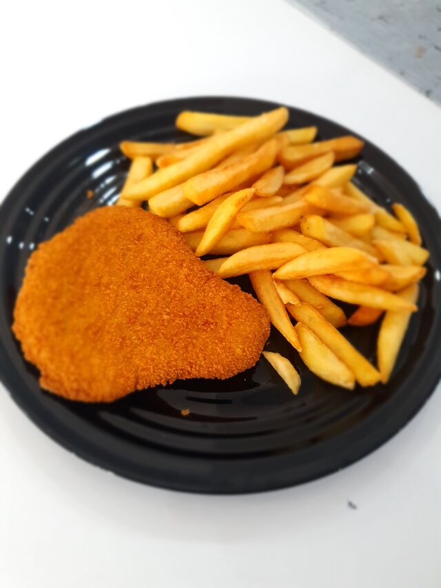 Snitel pui crispy si cartofi pai