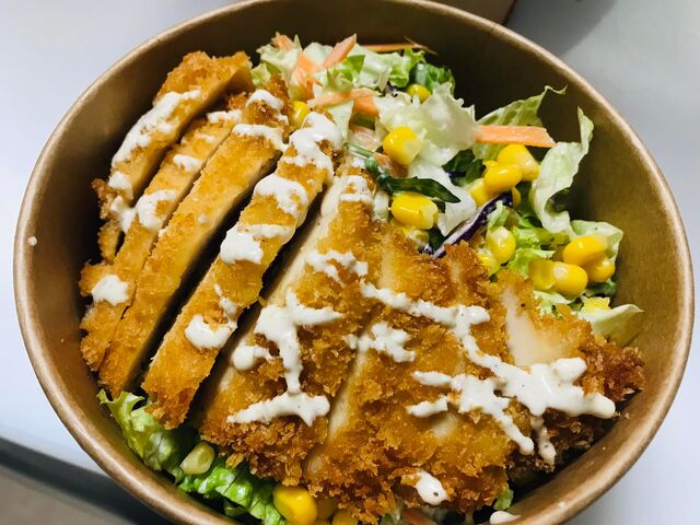 Notre salade césar au poulet croustillant 