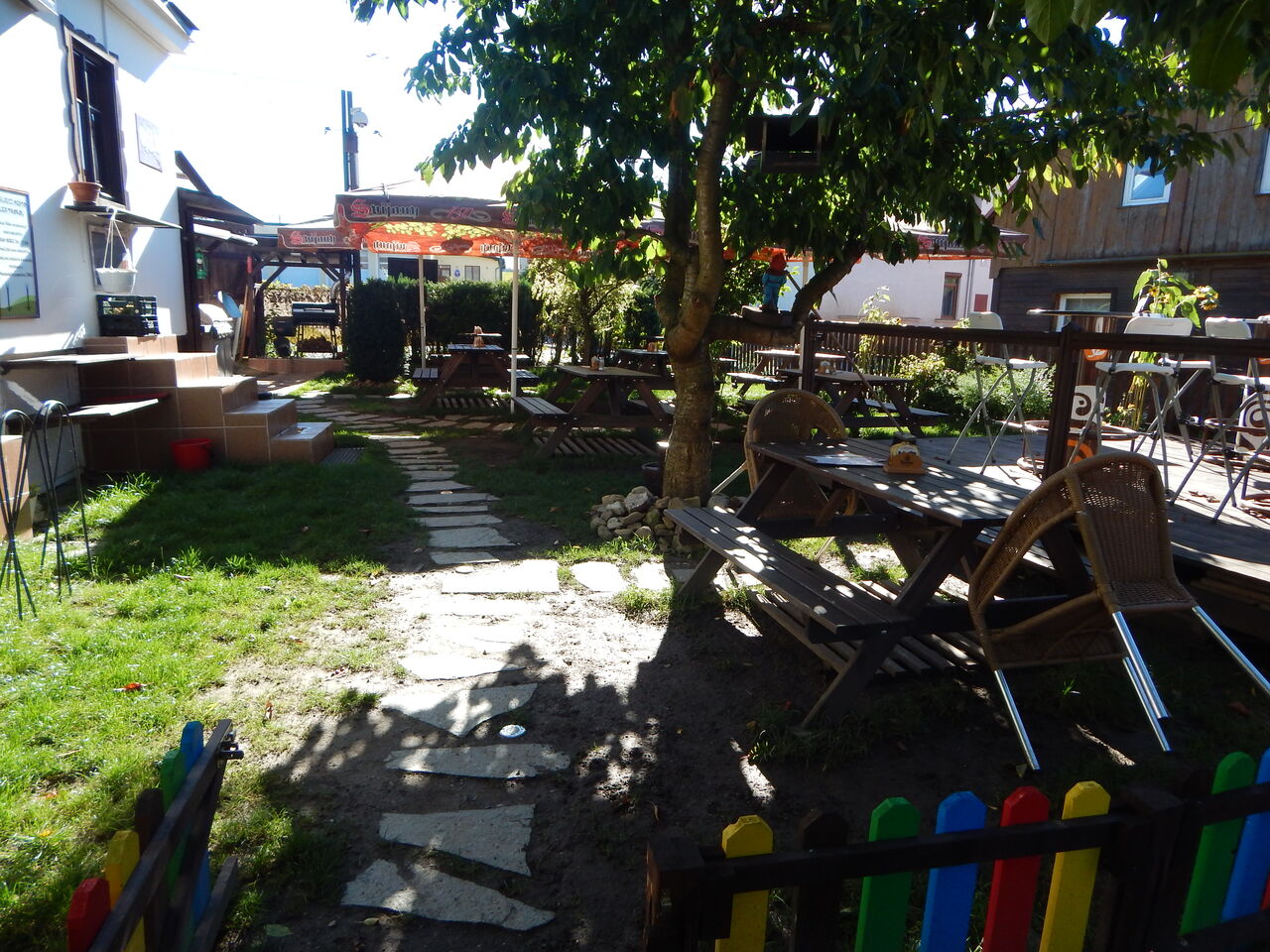 Sezónní zahrádka s obsluhou.