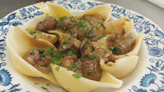 Rognons à la crème de champignons et Conchiglionni