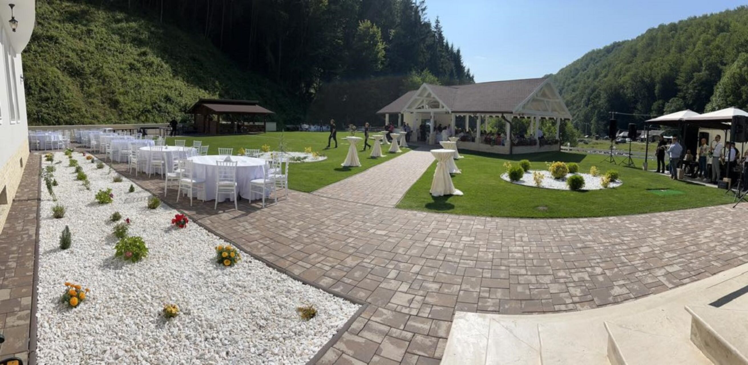 Vacanță perfectă în Munții Dacilor!