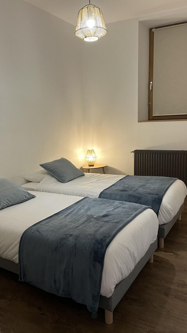 La chambre avec 2 lits simples