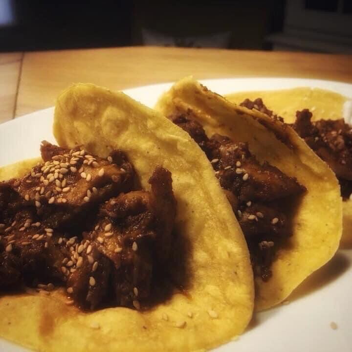 Tacos de Heura con auténtico mole Mexicano 