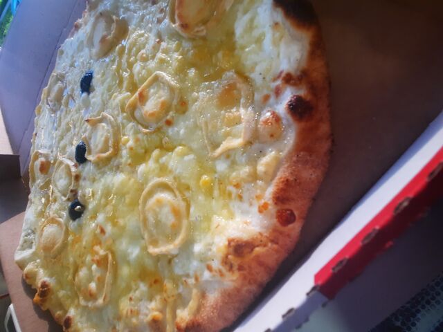 chèvre miel base crème fraiche , mozzarella fiore di latte , emmental , fromage de chèvre , mièl .