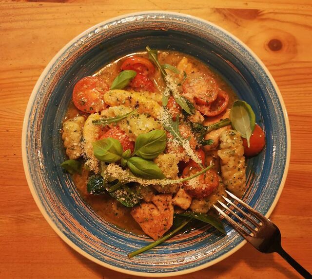 Gnocchi z kurczakiem w emulsji truflowej.