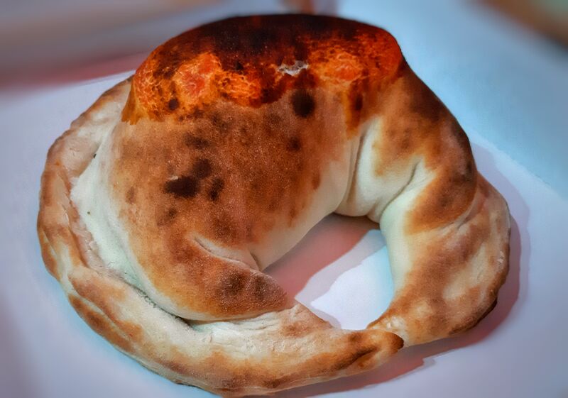 IL PENNACCHIO DEL VESUVIO
calzone con base 'nduja,mozz,cipolla, peperoni,gorgo,funghi e salsiccia