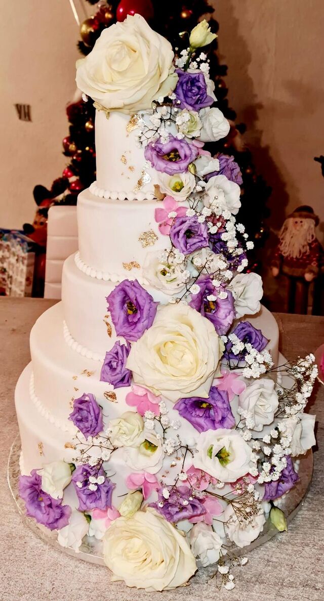 WEDDING CAKE