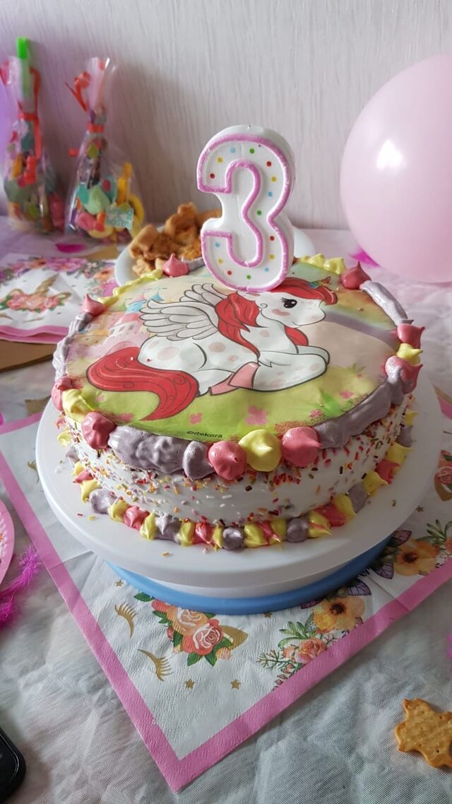 Gâteau à la patate douce, déco meringue, thème licorne
collaboratrice 
