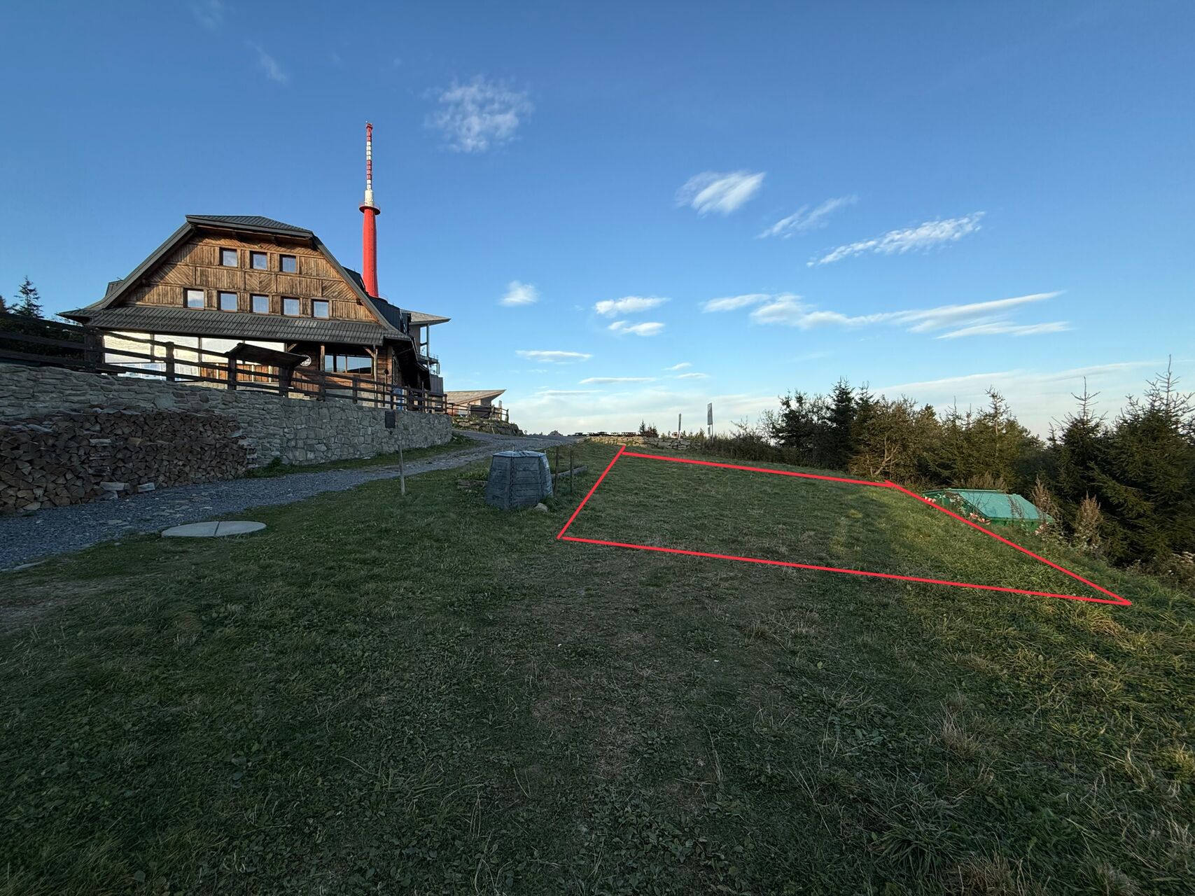 Nouzové nocoviště vedle Bezručovy chaty