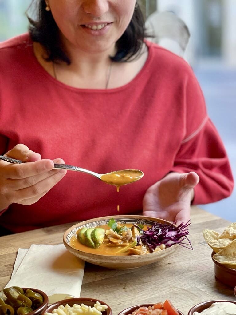 No TitlePozole, soupe mexicaine au poulet, chauffement garanti. Black Beans Paris 9 Quality mexican restaurant