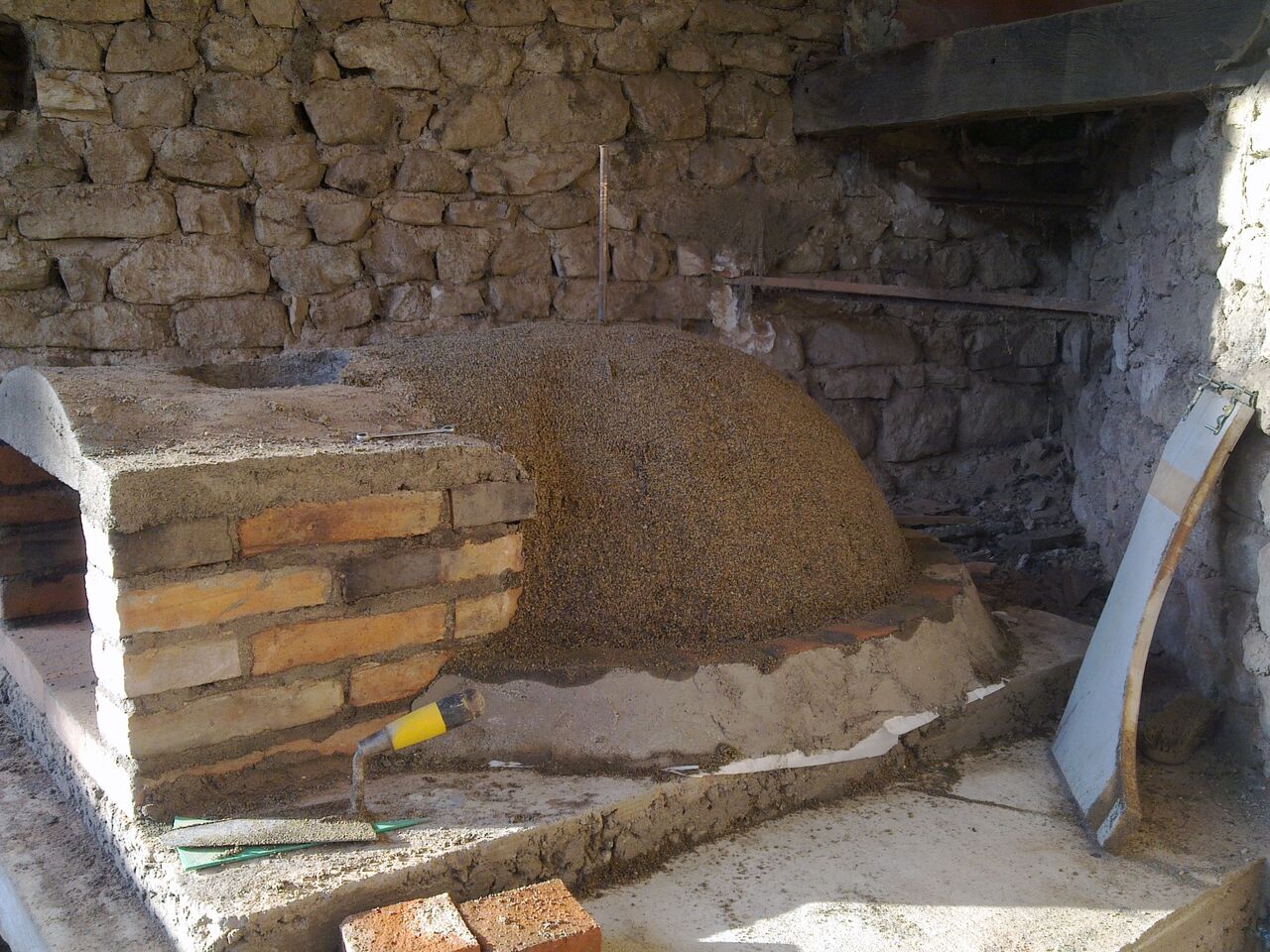 Nous avons rénové notre four en 2015 / 2016 en réutilisant les matériaux de l'ancien four