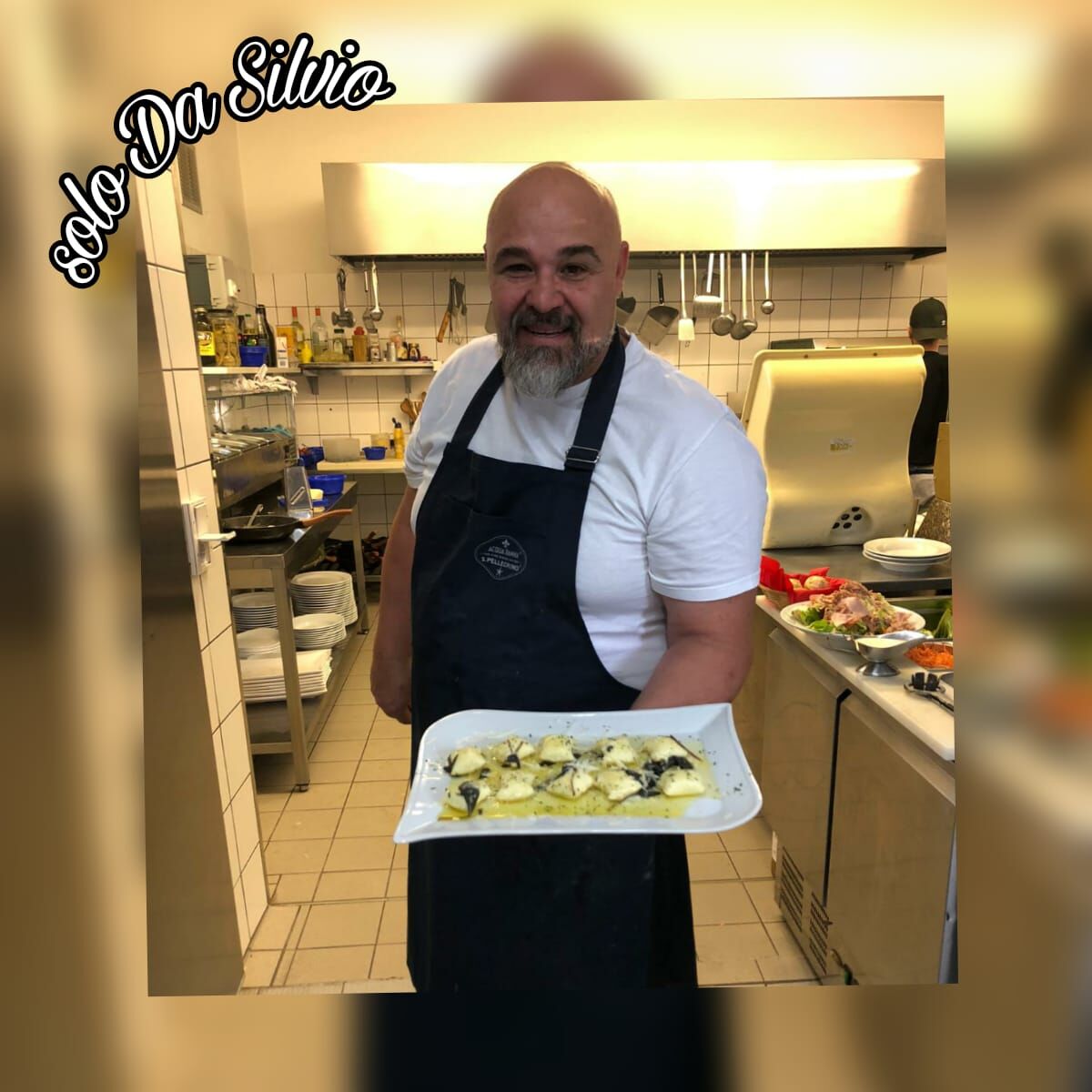 Fatti a mano gnocchi ripieni di formaggio caprino e tartufo nero in salsa di Caprino burro e salvia ??