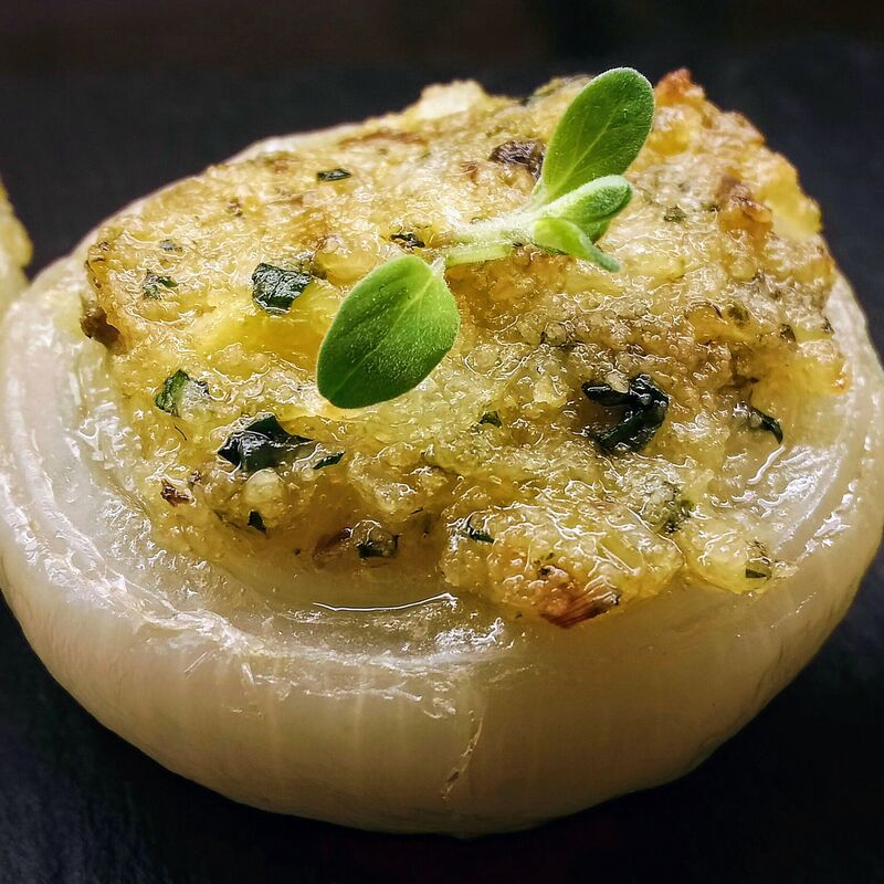 Cipolle ripiene con erbe aromatiche