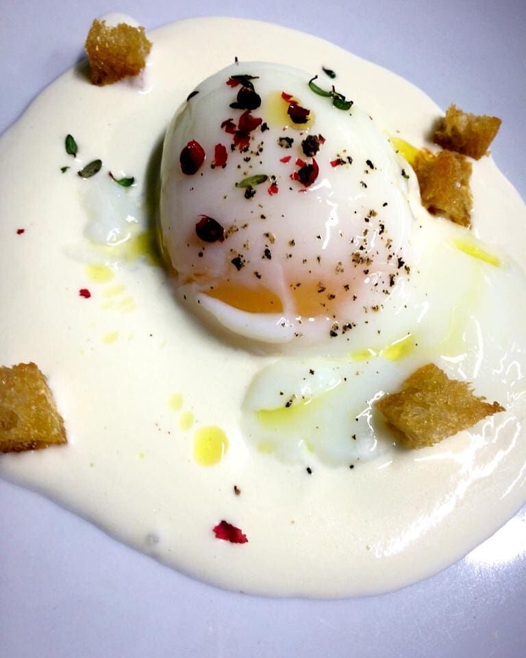 Uovo 62 su fonduta di parmigiano e crostini dorati