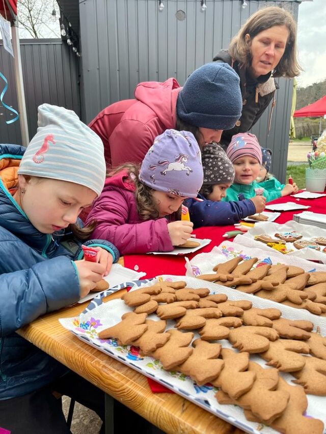 Zdobení velikonočních perníčků