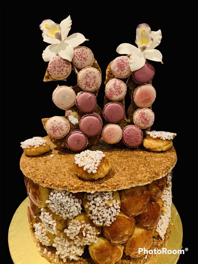 Pièce montée
Choux crème pâtissière vanille
Caramel
Nougatine 