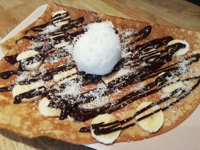 Crêpe Bananacoco. Restaurant Crêperie La Place, Conflans Ste Honorine .
