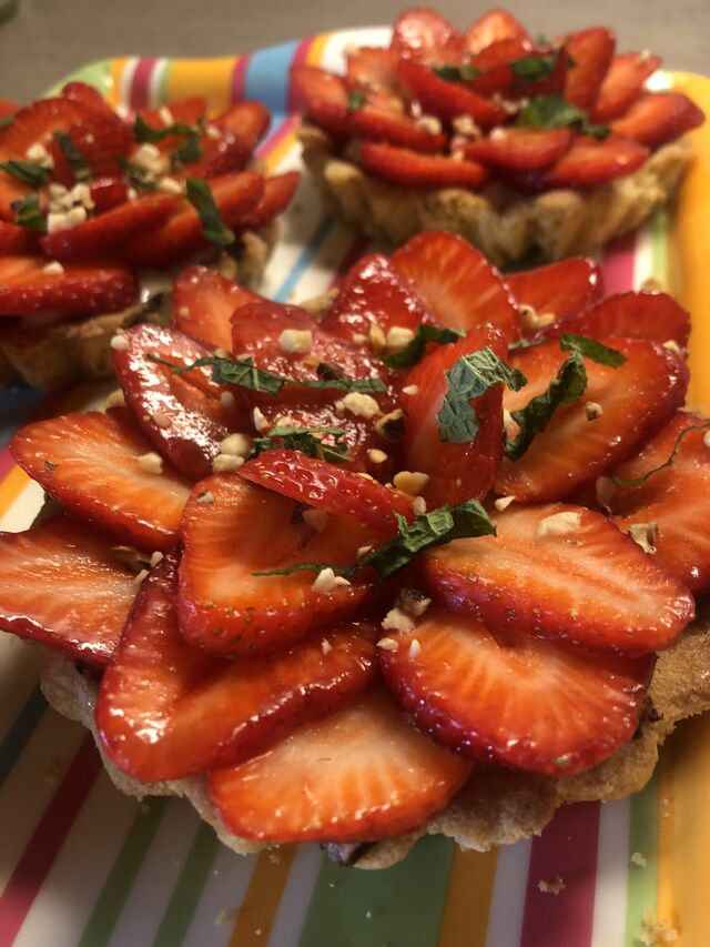 Tartelette fraise bio sur pâte à cookies