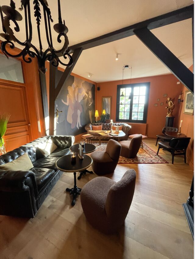 Bar à vins ( étage ) Salle 1er salon