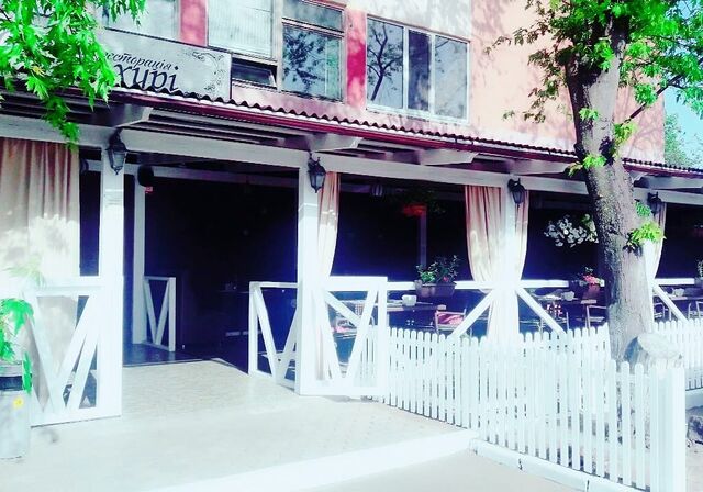 Літня тераса☀️Де ви можете насолоджуватись нашими стравами з вогню? чи чашкою улюбленого напою☕️ Ласкаво просимо? 