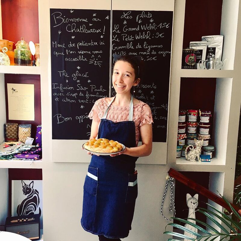 Votre cuisinière et serveuse : Clémence du Chatleureux !