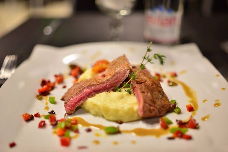 beefsteack accompagné de son écrasé de pomme de terre