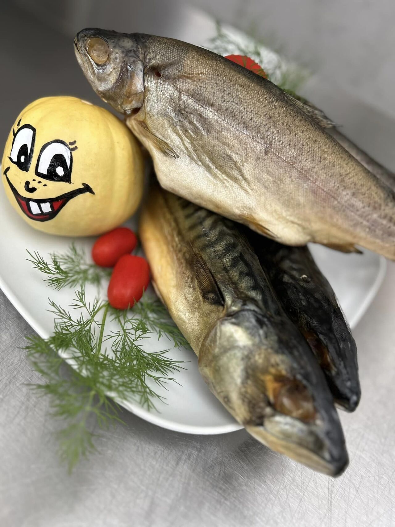 Pstrąg, makrela wędzone 