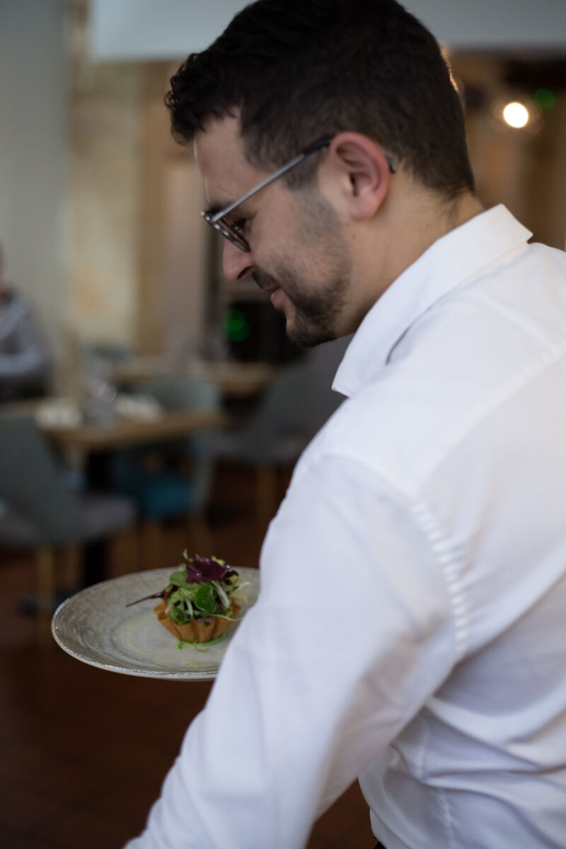 Lucas en plein service et toujours avec le sourire
