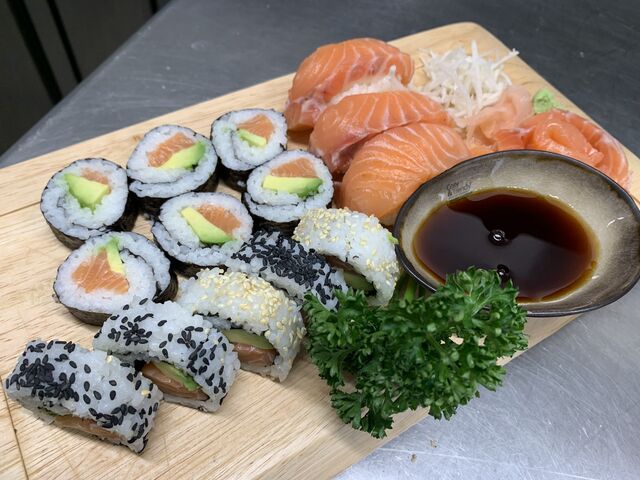Plateau Sushi, dégustation sur place ou a emporter