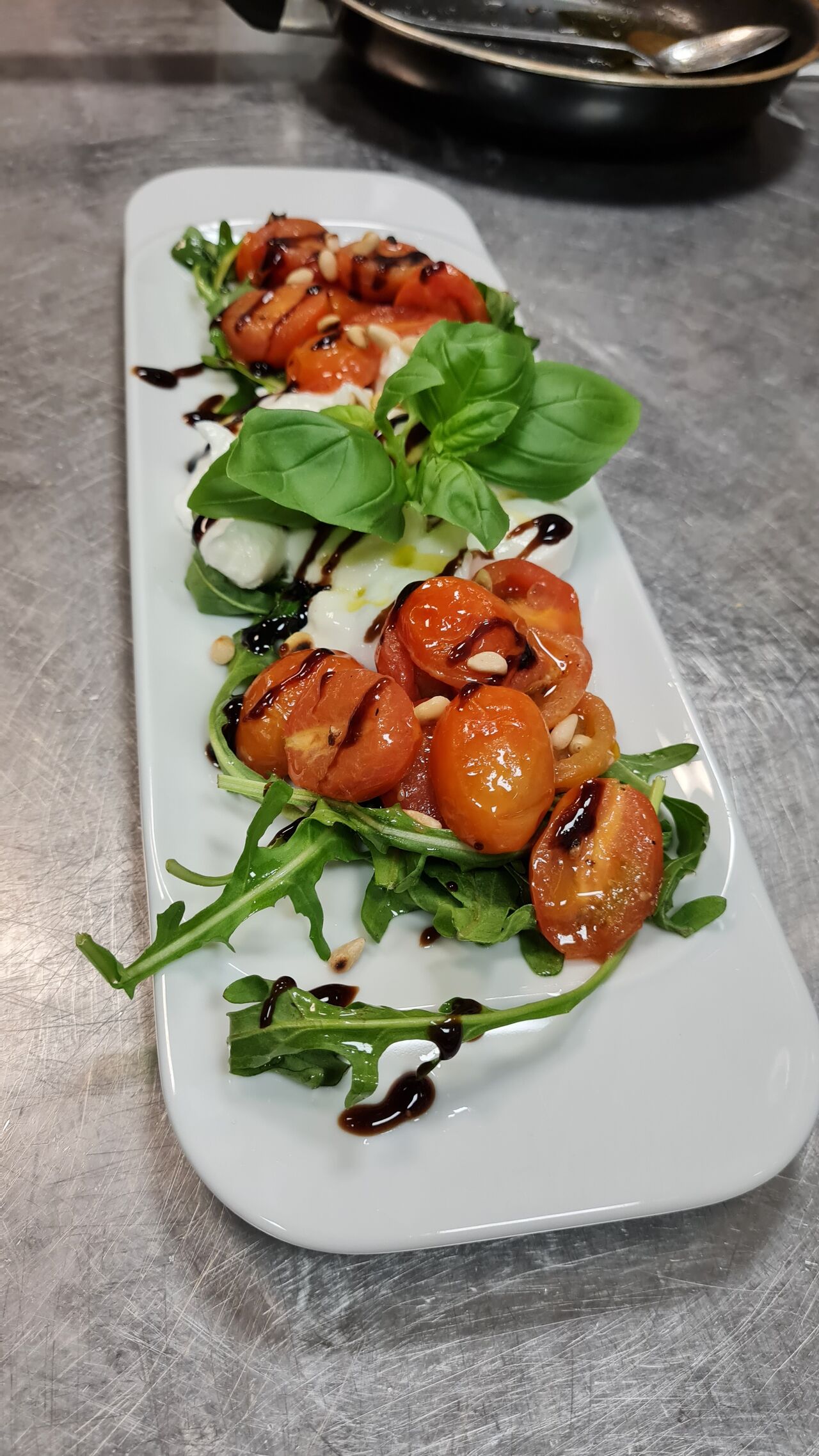 Büffelmozzarella mit geschmorten Tomaten