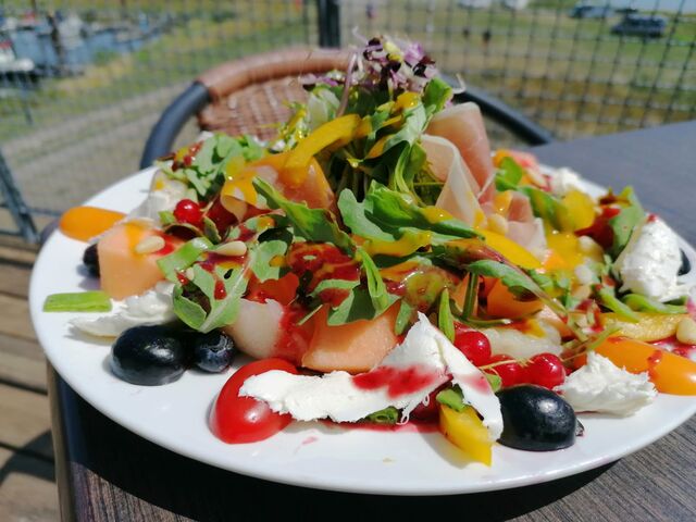 Sommersalat mit Serano Schinken