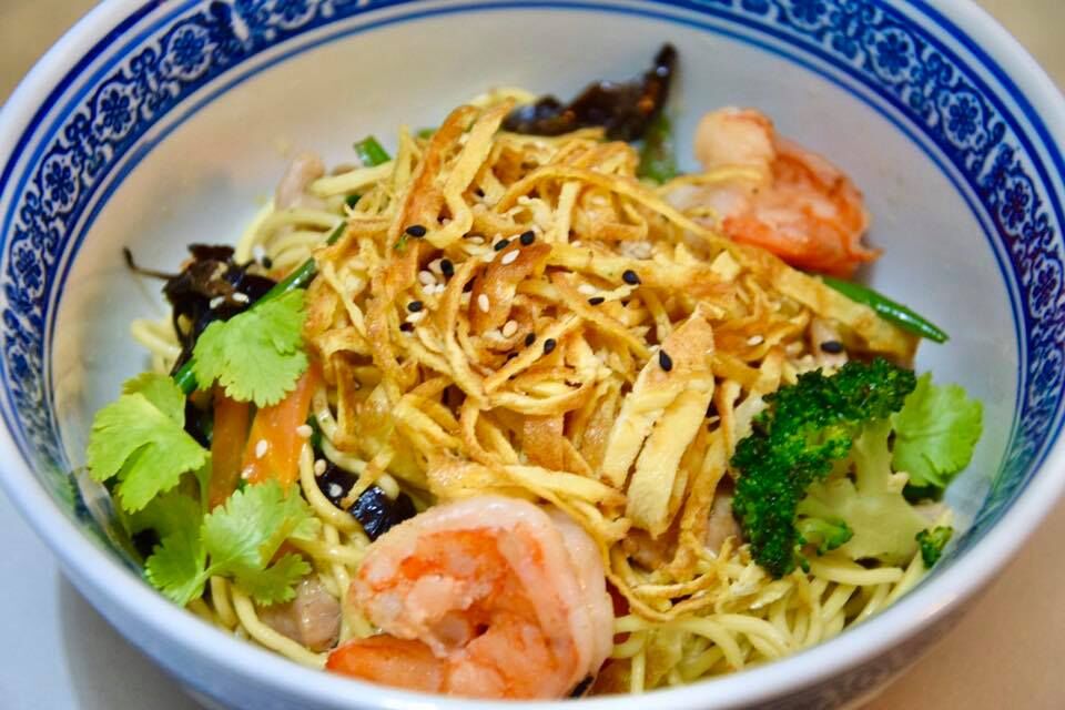 Le Chow Mein Poulet Crevettes
Légumes sauté et pattes jaunes accompagné de poulet et de crevette
11,00 €