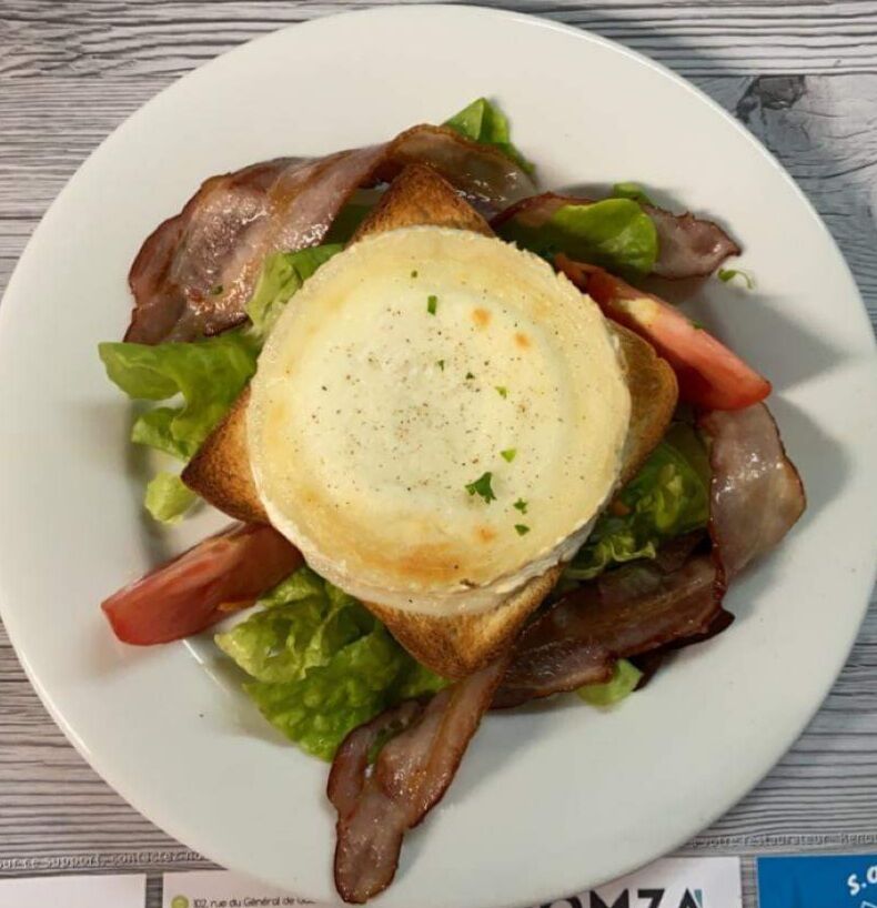 La salade de chèvre chaud 