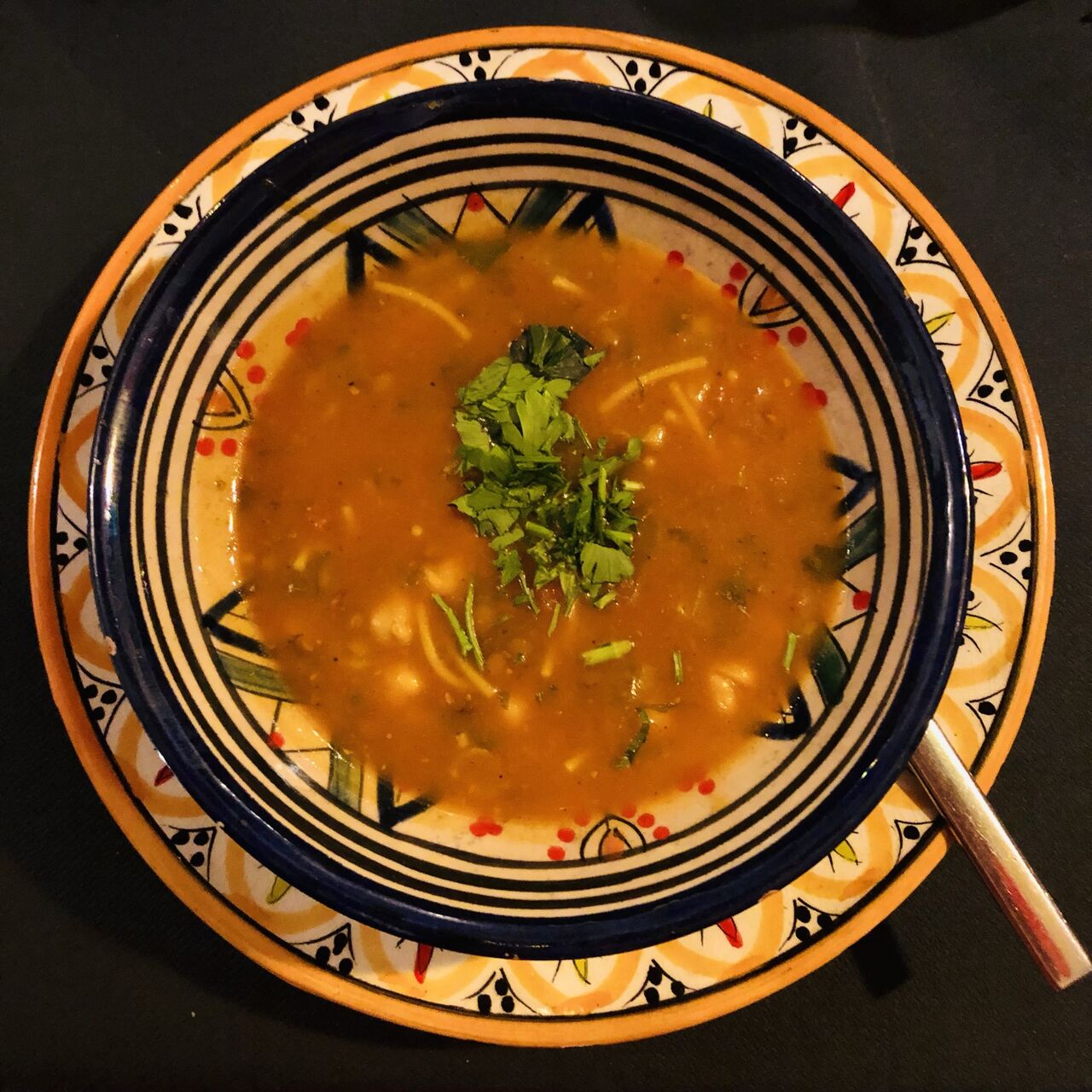 Marokkanisch traditionelle Harira- Suppe im MarrakecH geniessen?! 🧡
Einfach lecker.
Einfach probieren.