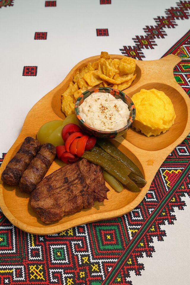 Platoul romanasului - 45 lei