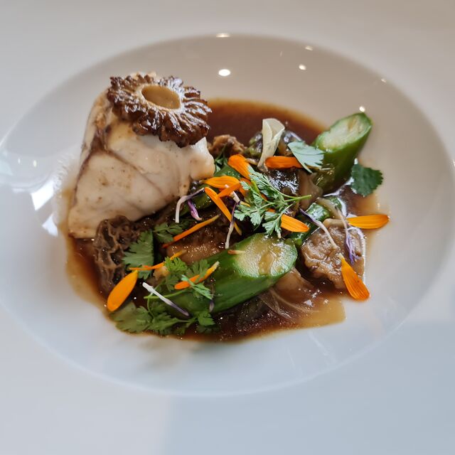 Lotte snackév avec les légumes printanier basilic