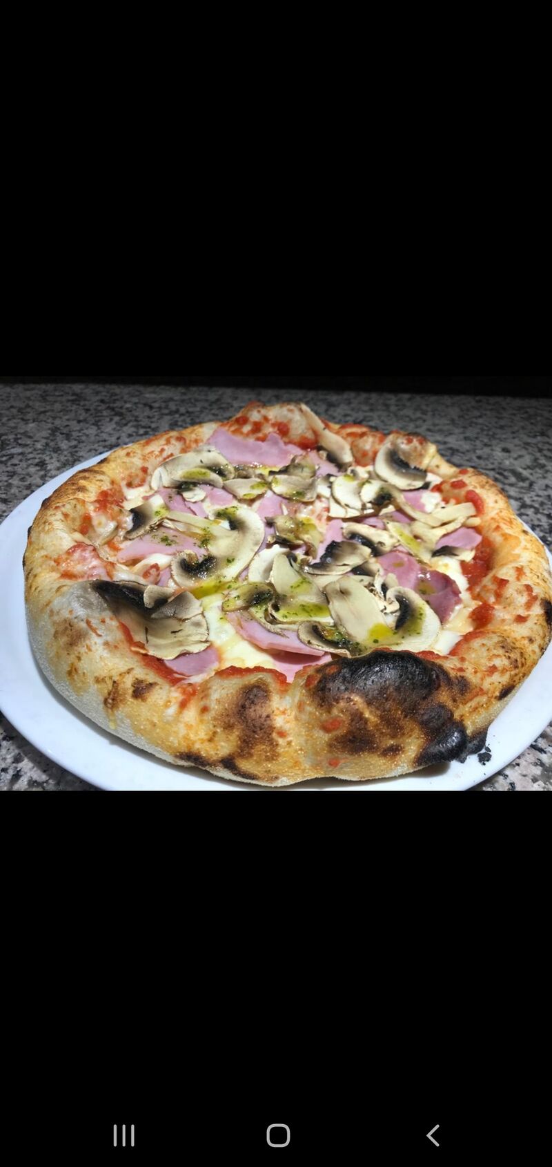 Pizza reine 12,90€