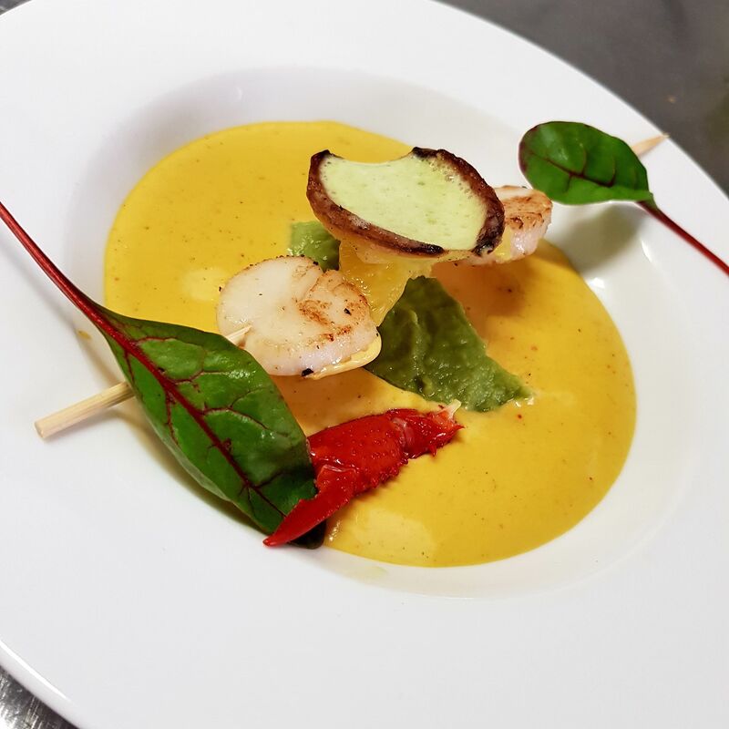 velouté de homard et sa brochette de st jacque