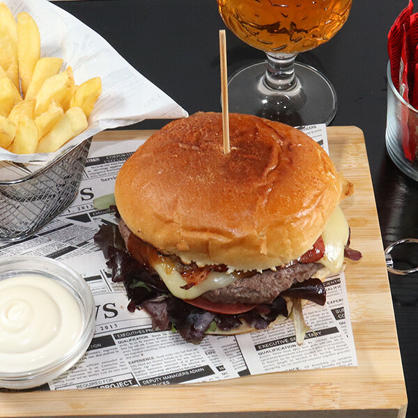 #BurgerNY
Nuestra Hamburguesa de carne Wagyu, Lechuga, Tomate, Beicon, Queso y Salsa de la Casa